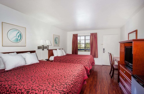 Orange Hotel | Days Inn by Wyndham Orange Anaheim