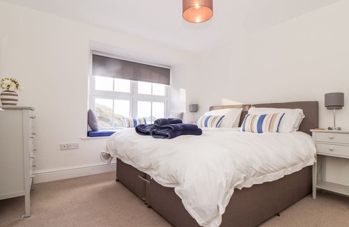 Trebarwith Strand Cottage | Cliffside