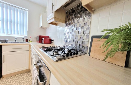 Marston Green House | Stay @ Enville Close, Birmingham Airport & NEC