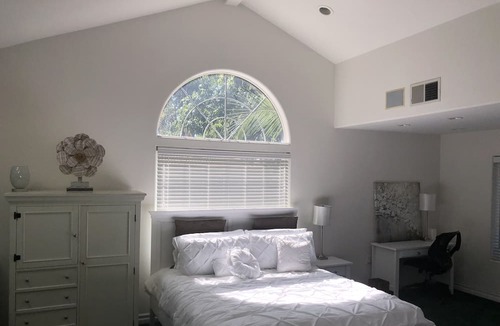Westwood House | Large Luxury West Los Angeles Guesthouse with Housekeeping