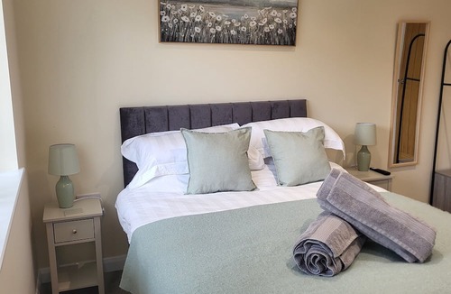 Hanbury Bed & Breakfast | The Old Barn