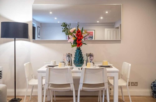 Redcliffe Apartment | Earl s Court Chelsea 2BR Modern Apt Walk to Tube