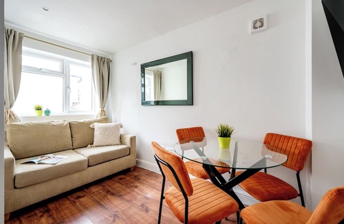Thamesfield Apartment | 2 Bedroom flat in Putney by the river