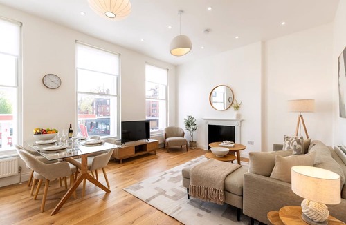 Redcliffe Apartment | Bright Elegant Chelsea Getaway Private Balcony!