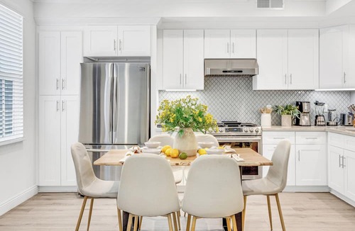 Mid Central House | Elegant Charming Pasadena Townhouse in Prime Spot!