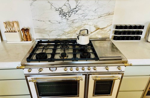 Marina Peninsula House | STUNNING BEACH HOUSE. 3 BED, NEWLY REFURBISHED, STYLISH AND COZY.