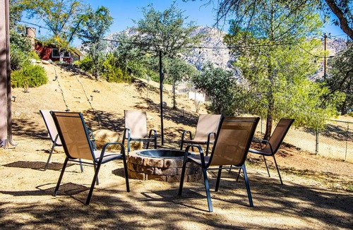 Kernville Cabin | Golden Deer Cabin: 3-Story Cozy Lodge, Game Room, Fire Pit, Mountain View, River