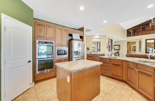Woodcrest House | 5 bed rooms 3.5 bathroomnPool tablenHome theaternFire place indoor /outdoor