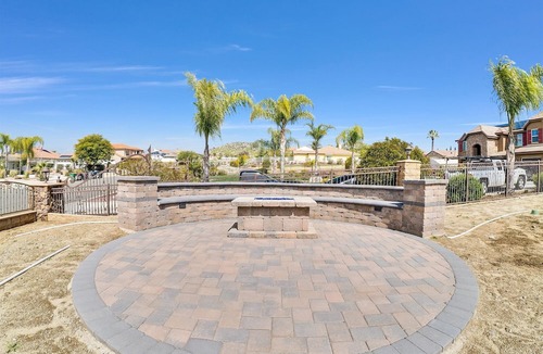 Woodcrest House | 5 bed rooms 3.5 bathroomnPool tablenHome theaternFire place indoor /outdoor