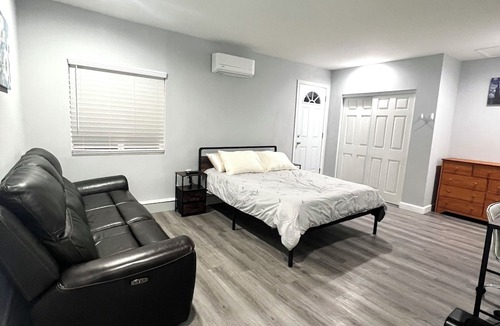 Hermosa Village Apartment | Charming 1-bedroom studio with WiFi and AC close to Disneyland
