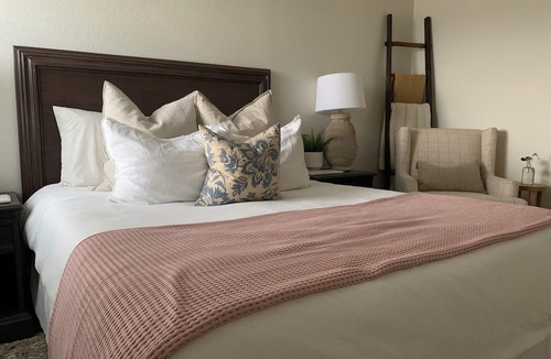 Norco House | Private 2-bedroom guest house with AC, fitness area, WiFi in lovely Norco
