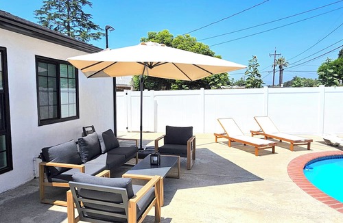 Glendora House | Luxurious Pool House in Glendora
