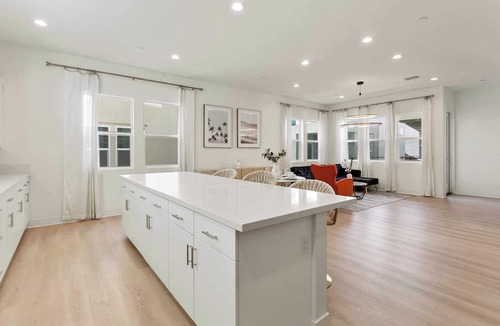 Platinum Triangle House | Modern 3B 2.5BA l Near Disney l Pet-Friendly