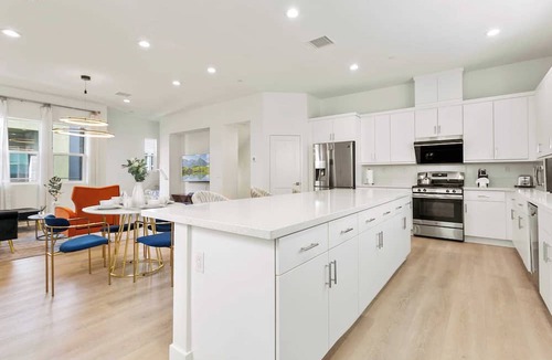 Platinum Triangle House | Modern 3B 2.5BA l Near Disney l Pet-Friendly