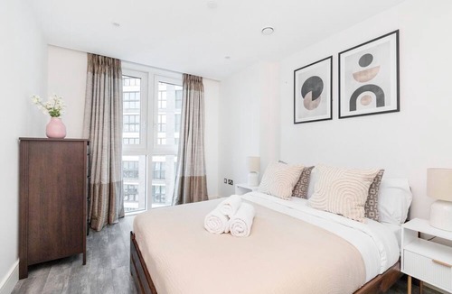 Whitechapel Apartment | Charming 2BR 2BA Near Tower Bridge