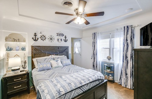 Harbor Gateway North House | Stylish Los Angeles Bungalow - 7 Mi to USC!