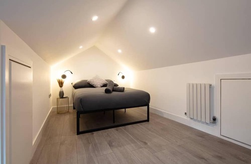 Dudden Hill House | Cosy 1 Bed Duplex - Close to Metro - NW2