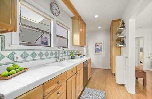 Belmont Shore House | Belmont Shore Retreat - Block from Beach