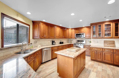 Eagle Rock House | Fyler by AvantStay | Hillside Home w/ View | Monthly Discount