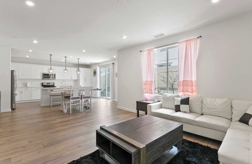 Rialto House | The Castle on Pinewood Ave #41514