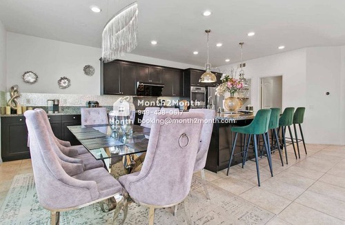 Fontana House | Luxurious Haven on Curry Pl #41793