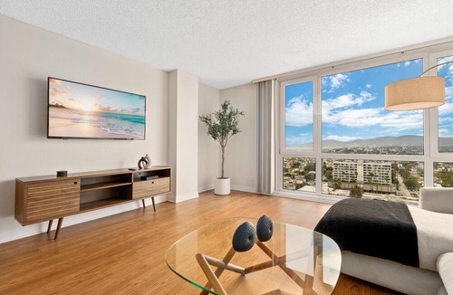 Marina Peninsula Apartment | Marina delRey 1BD Retreat Breathtaking Ocean Views