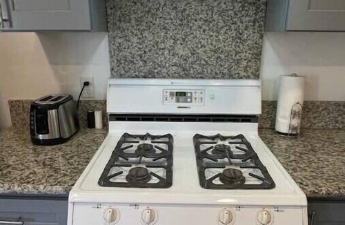 Santa Ana House | Grand 3BR/2BA House Central OC