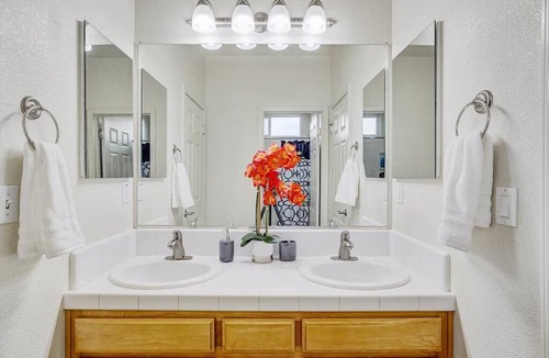 Windsor House | 5BD WineCountry Home w/ HotTub, BBQ, & Billiards