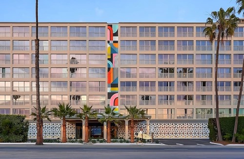 Downtown House | Indulge in Opulent Comfort! 4 Convenient Units, Pet-friendly, Outdoor Pool