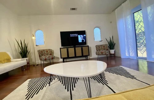 Hollywoodland Villa | Private Views of the Hollywood Sign! 3 Bedroom Spanish-Styled Villa.