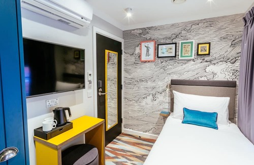 Earl's Court Hotel | Oliver Plaza