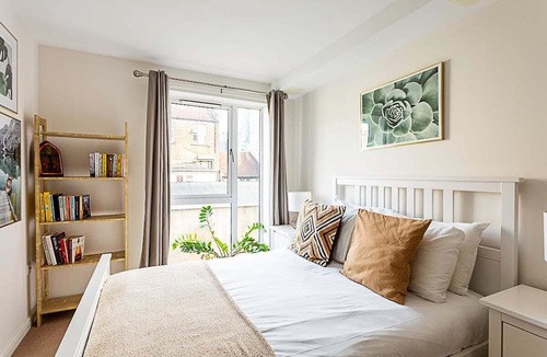Whitechapel Apartment | Bright Flat in Historic Whitechapel