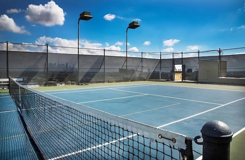Norma Triangle House | Spacious Unit Close to Sunset Deli ! Pet-Friendly, Rooftop Poolside Bar