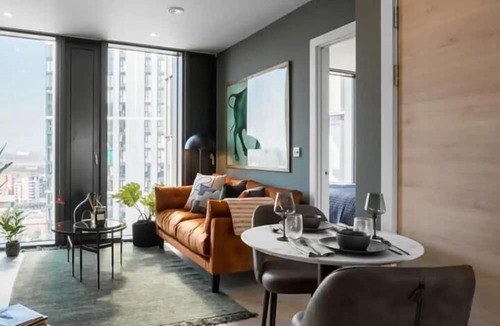 The Westside Apartment | The Mercian 1 VI 2BDR | STUNNING CITY SKYLINE VIEWS! 24-Hour GYM | CINEMA room