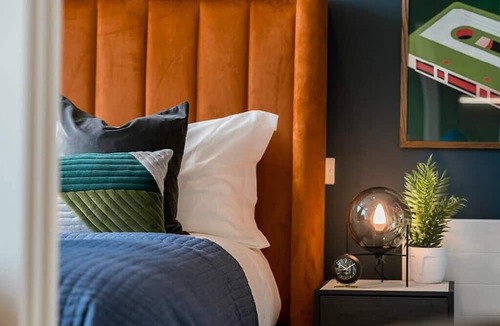 The Westside Apartment | The Mercian 1 XVIII- 1BDR |STUNNING CITY SKYLINE VIEWS! 24-Hour GYM | CINEMA room