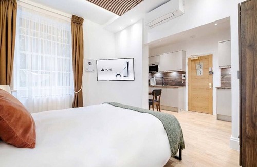 Marylebone Apartment | Chic Studio in the ♥️ of Marylebone ❄️ Air Con. 🌿 Private Patio | Sleeps 3