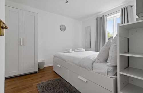 Whittington Apartment | White Shades Mill Hill