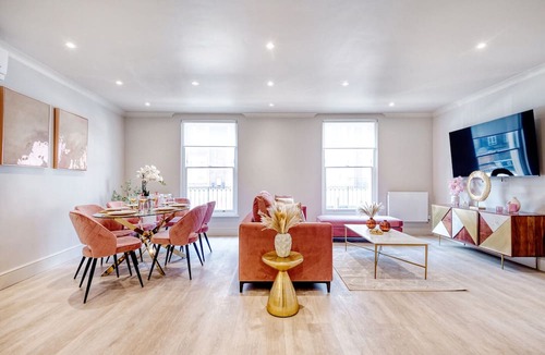 City of Westminster Apartment | Marble Arch Suite 3-Hosted by Sweetstay