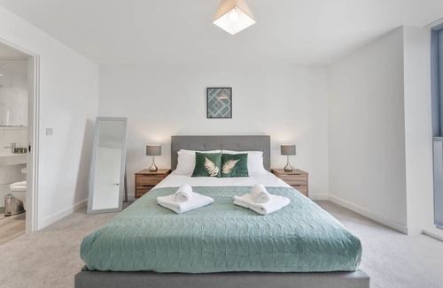 The Westside Apartment | Contemporary 2 Bed Apartment in Central Birmingham