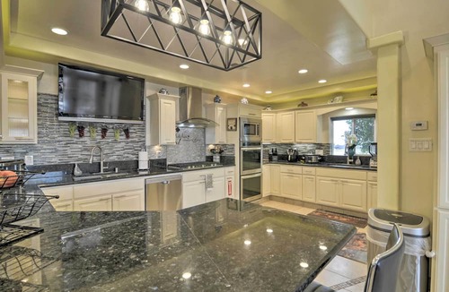 Chico House | Chic Paradise Home w/Terrace: 13 Mi to Wineries!