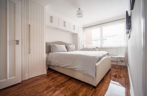 Fitzrovia Apartment | Group/Family Friendly 3-Bed 2-Bath by Oxford St W1/Lift/Free Wifi