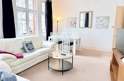 Business District Apartment | Stylish 2BR Apt | Walk to New Street & Colmore Row