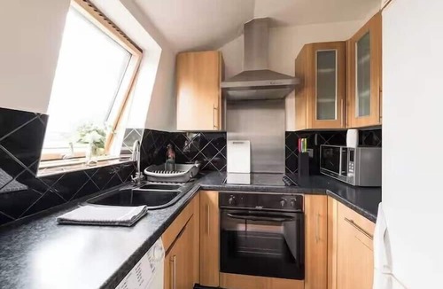 Woolwich Apartment | Family/Business - Near Transport - WiFi - Sleeps 4
