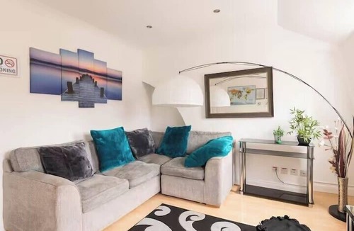 Woolwich Apartment | Family/Business - Near Transport - WiFi - Sleeps 4