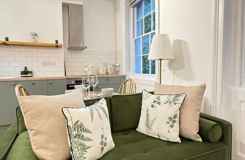 Kings Cross St. Pancras Apartment | Luxury Suite with Sauna