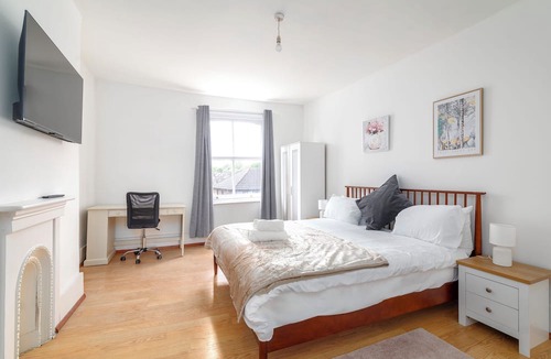 Brixton Apartment | Spacious apartment in London