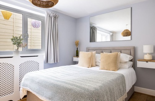 Ferndale Apartment | Lovely 2 bed ground floor apartment + huge garden