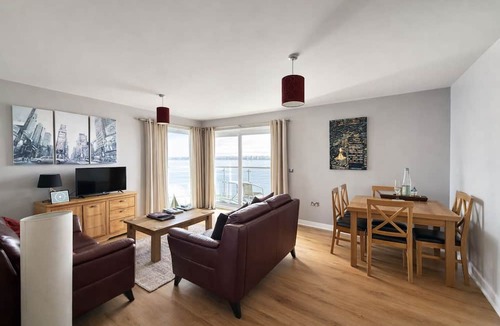 Southampton City Centre Apartment | The lantern, 2 Bedroom Apartment Hythe Southampton