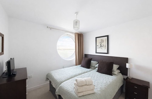 Southampton City Centre Apartment | The lantern, 2 Bedroom Apartment Hythe Southampton