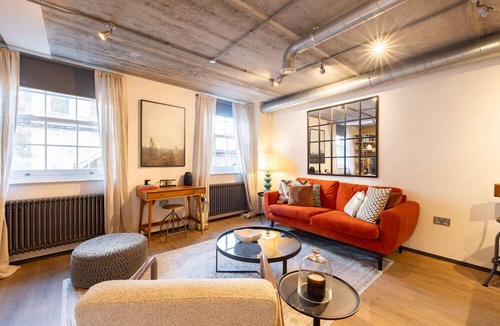 Cathedrals Apartment | Unique Loft-Style Apartment in Central London